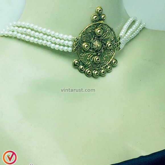 White Pearls Beaded Choker Necklace With Earrings and Ring - Picture 3 of 9